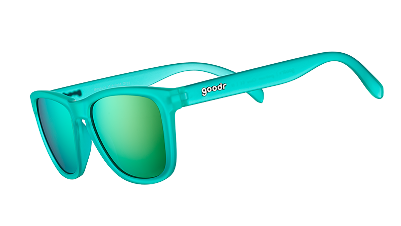Vue de trois quarts d'angle de lunettes de soleil sarcelle de forme carrée avec des verres polarisants réfléchissants sarcelle.