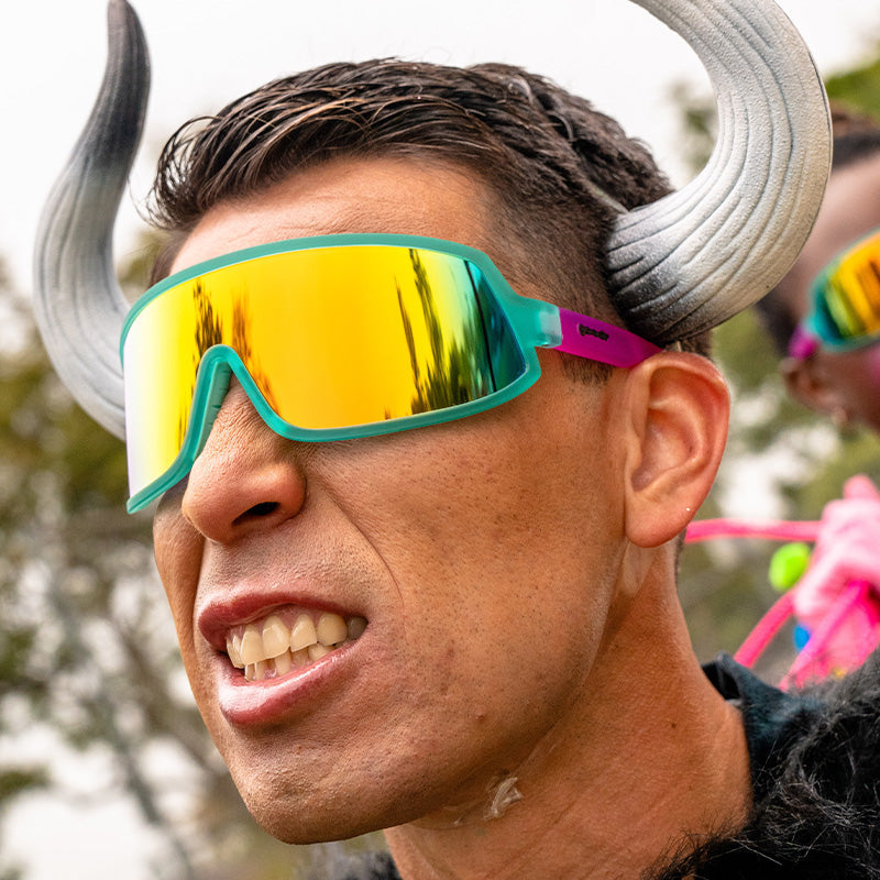 Sauver un taureau, monter un clown de rodéo-active-goodr sunglasses-4-goodr sunglasses